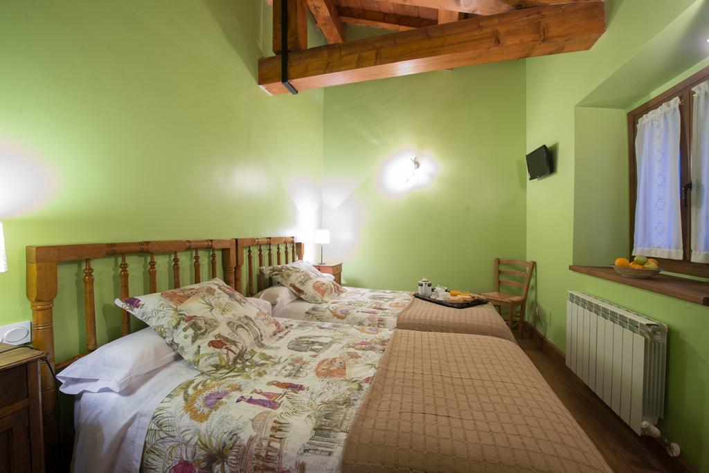 Penzion Ekolanda Esnoz Pokoj fotografie