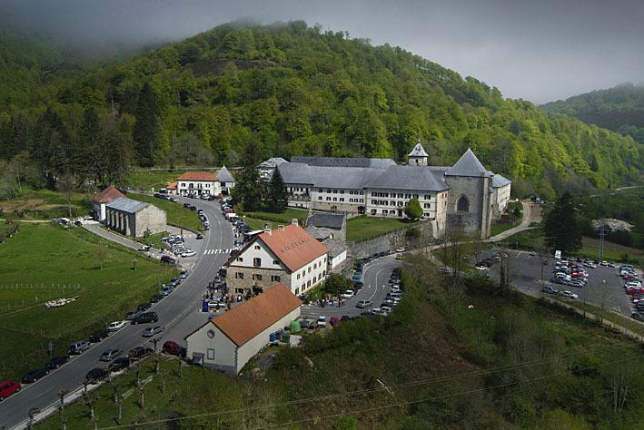 Penzion Ekolanda Esnoz Exteriér fotografie